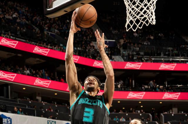  黄蜂米勒最后0.3秒补篮准绝杀  