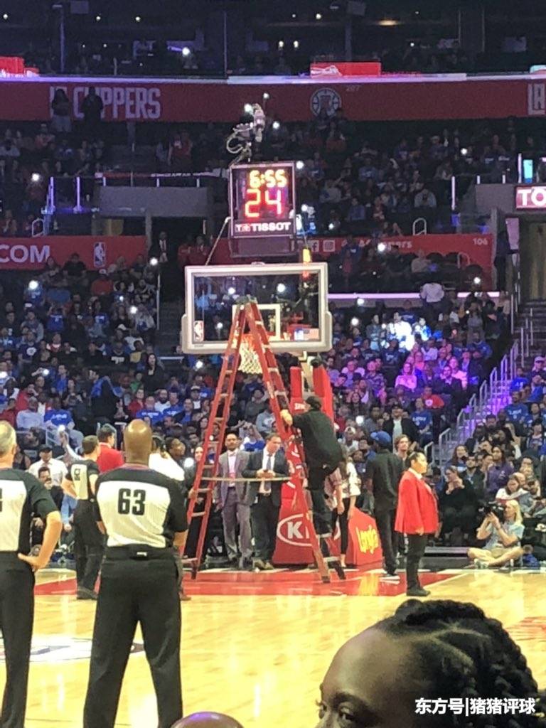  锡安暴力扣篮引爆全场鹈鹕击败黄蜂获连胜